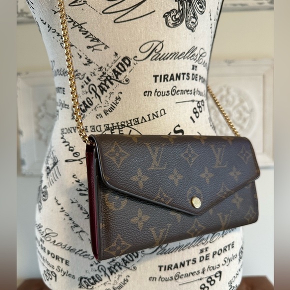 Authentic Louis Vuitton Sarah Wallet on chain w/COA - Picture 3 of 11